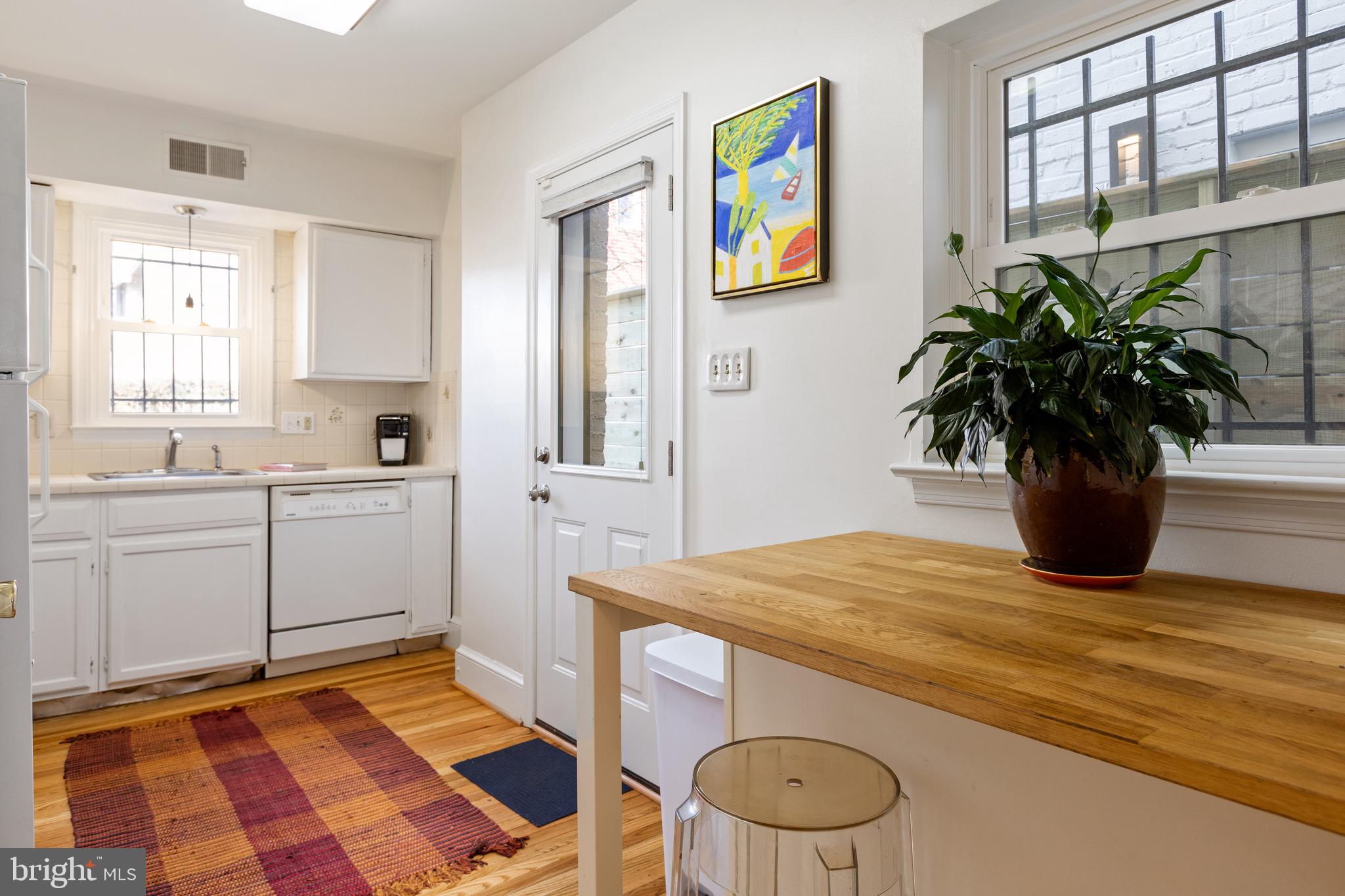 409 12th Street Southeast Washington, DC 20003 - Photo 9 of 20