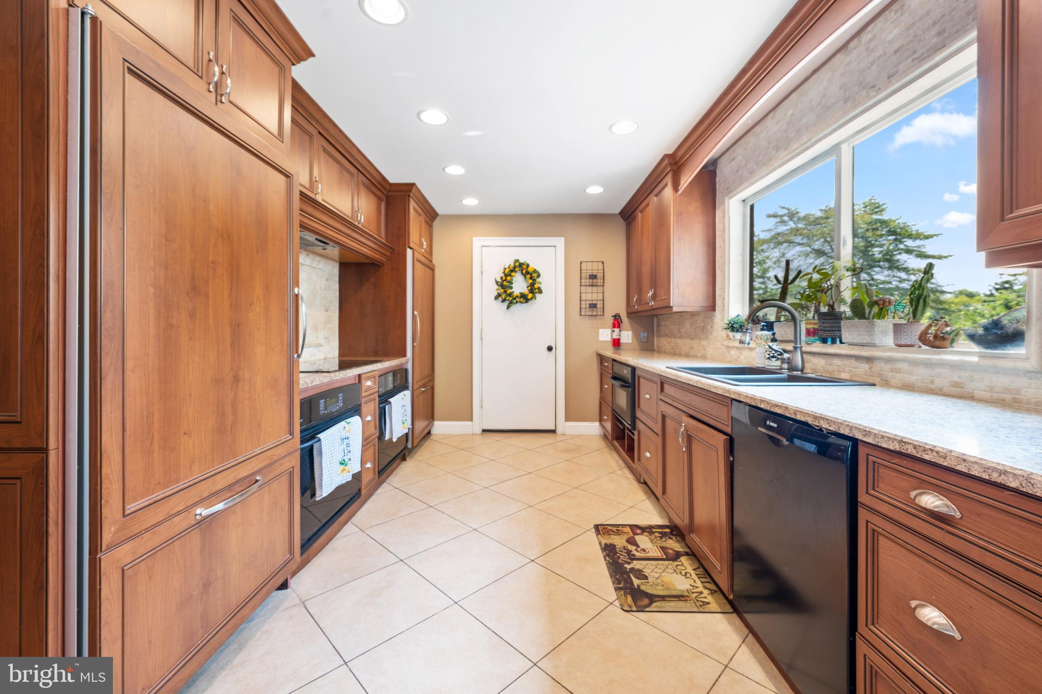 25 Pennington Road Hightstown, NJ 08520 - Photo 8 of 44 Gallery Image 8