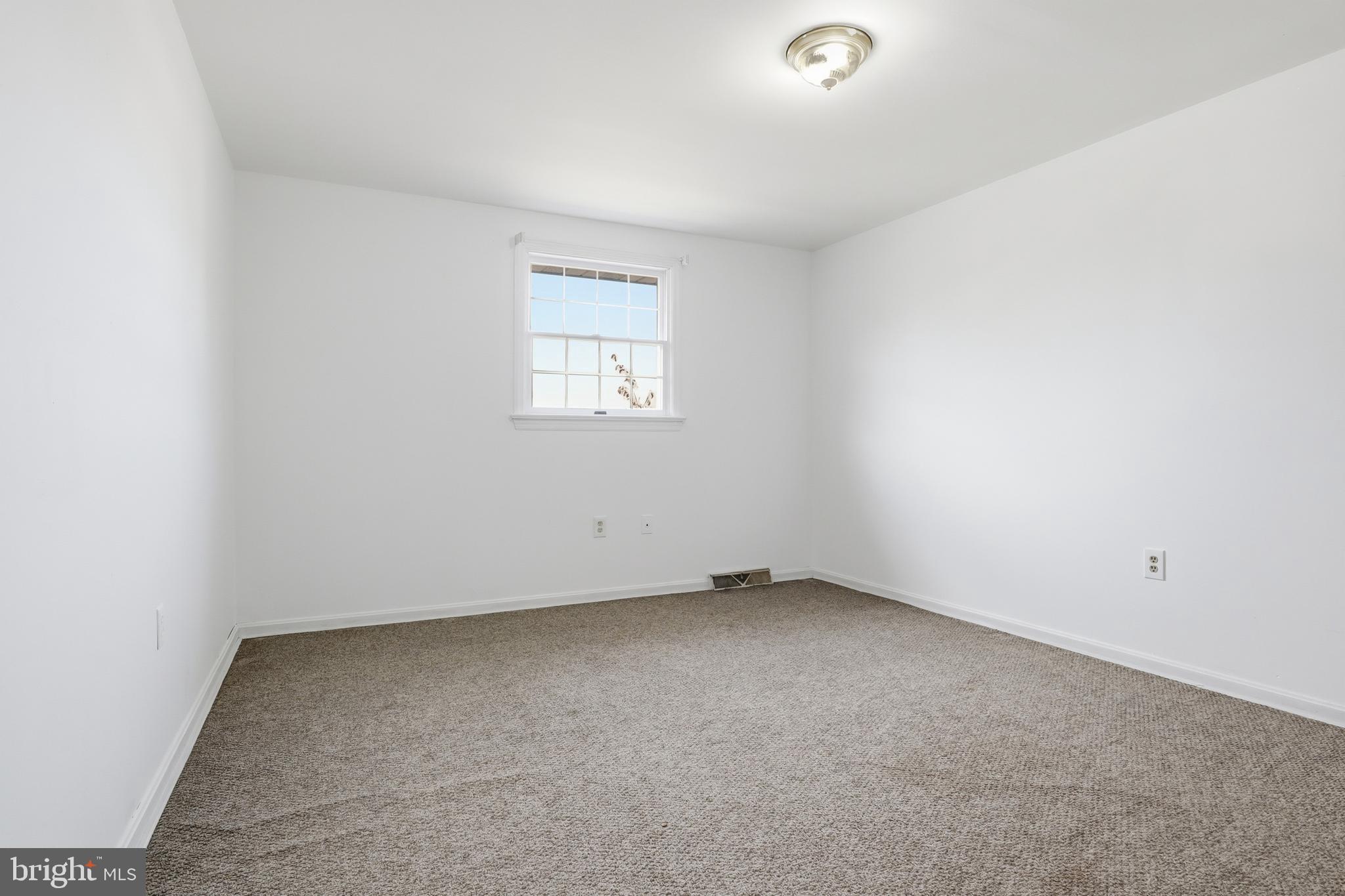 647 Candlewyck Road Lancaster, PA 17601 - Photo 25 of 59 an empty room with a window
