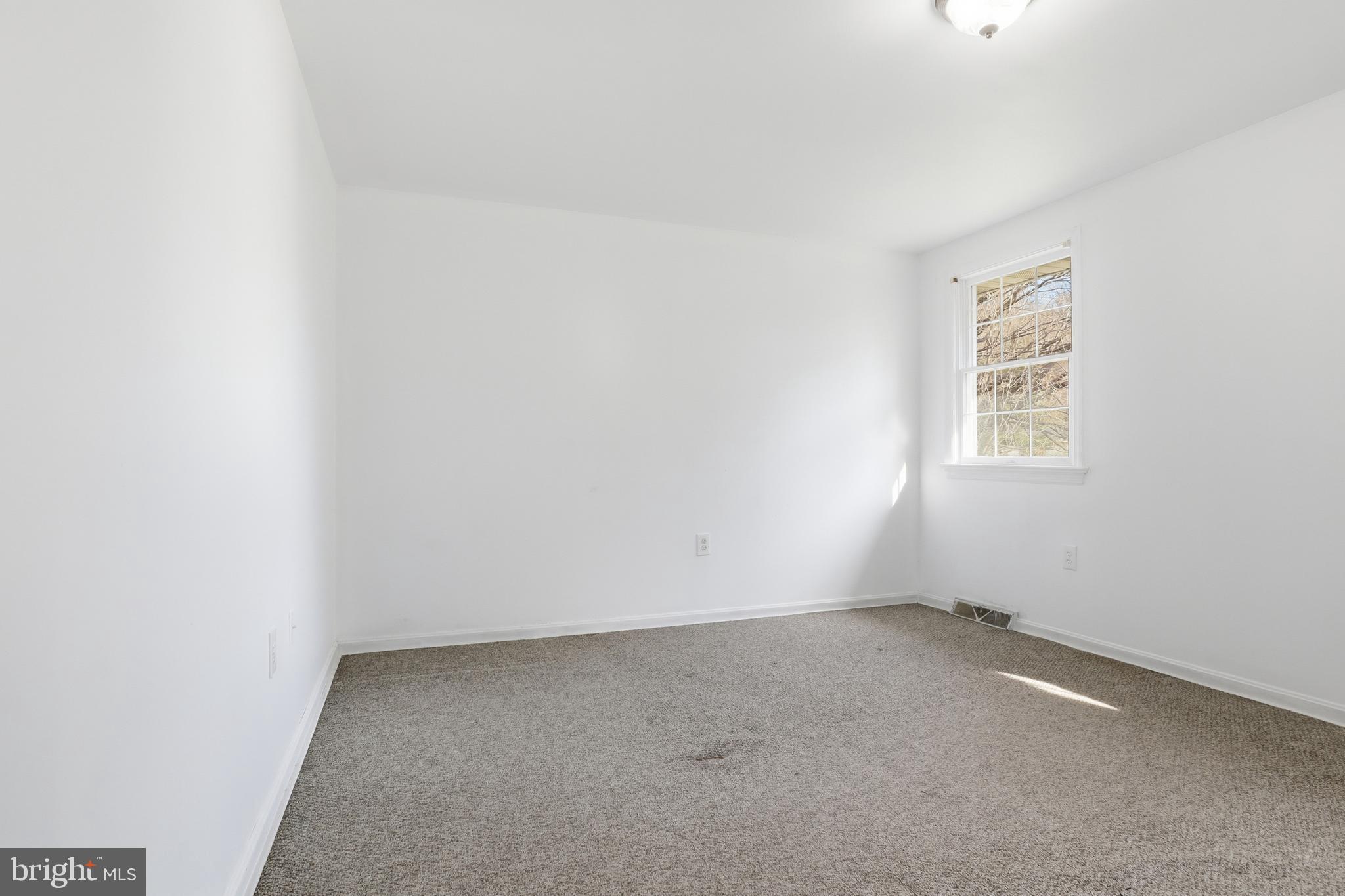 647 Candlewyck Road Lancaster, PA 17601 - Photo 29 of 59 an empty room with a window