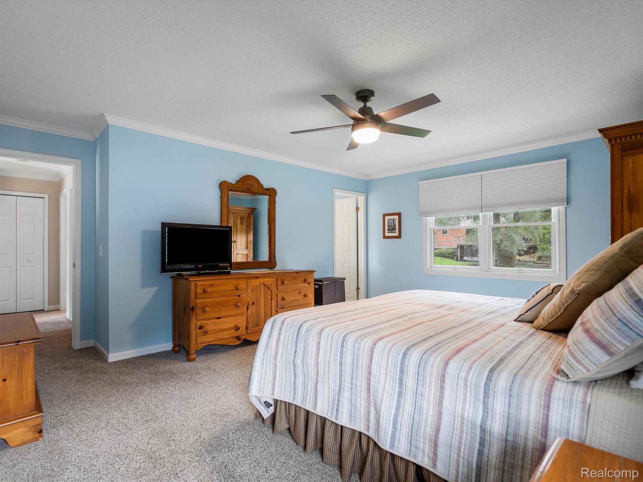 846 Stag Ridge Road Rochester, MI 48309 - Photo 25 of 42 Ceiling fan in Master Suite