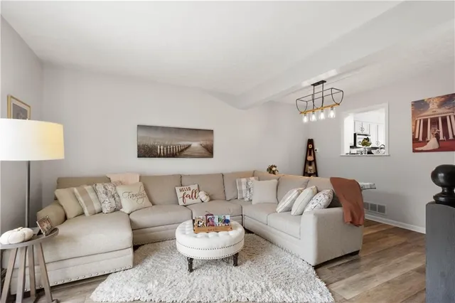 $250,000 | 193 Old Village Lane, Bethel Park, PA 15102