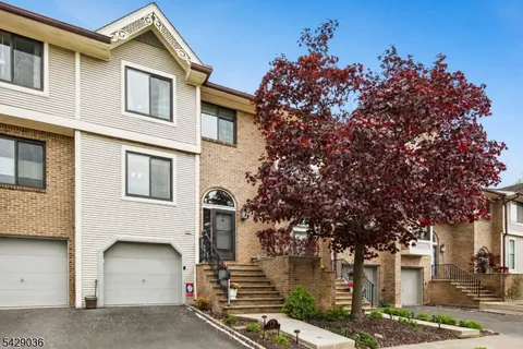 $599,000 | 12 Louisburg Square, Verona, NJ 07044