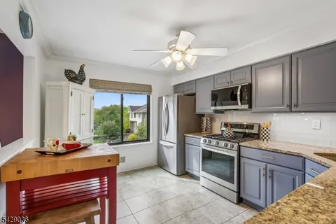$599,000 | 12 Louisburg Square, Verona, NJ 07044