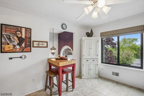 $599,000 | 12 Louisburg Square, Verona, NJ 07044