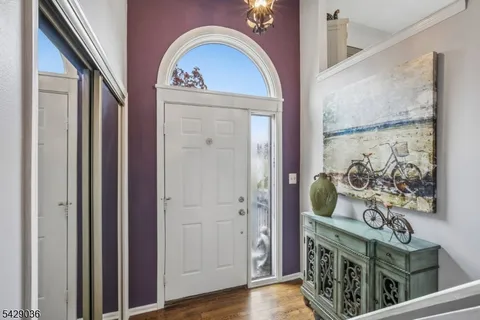 $599,000 | 12 Louisburg Square, Verona, NJ 07044