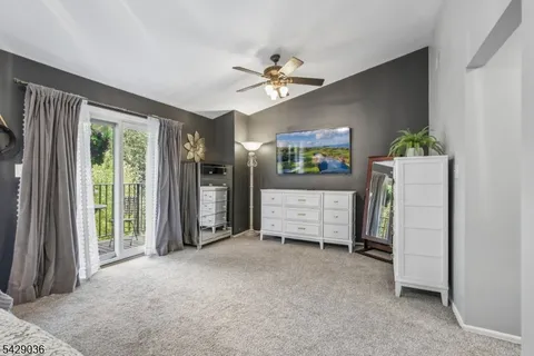 $599,000 | 12 Louisburg Square, Verona, NJ 07044