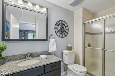 $599,000 | 12 Louisburg Square, Verona, NJ 07044