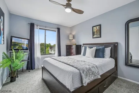 $599,000 | 12 Louisburg Square, Verona, NJ 07044