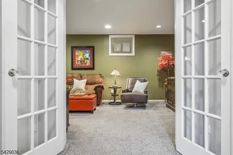 $599,000 | 12 Louisburg Square, Verona, NJ 07044