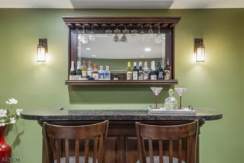 $599,000 | 12 Louisburg Square, Verona, NJ 07044