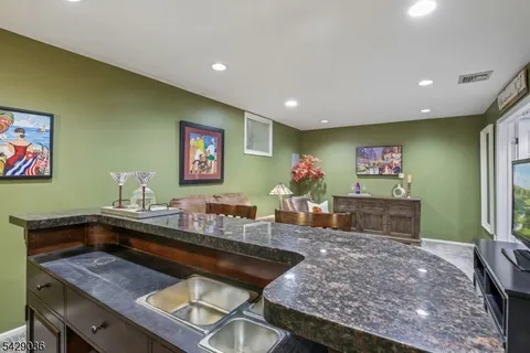 $599,000 | 12 Louisburg Square, Verona, NJ 07044