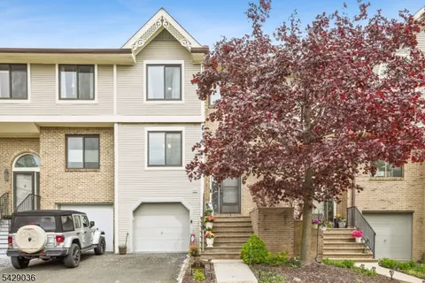 $599,000 | 12 Louisburg Square, Verona, NJ 07044