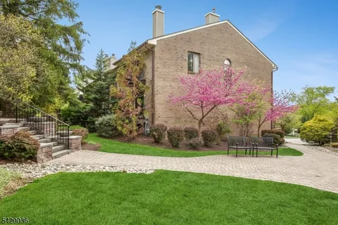 $599,000 | 12 Louisburg Square, Verona, NJ 07044