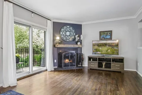 $599,000 | 12 Louisburg Square, Verona, NJ 07044
