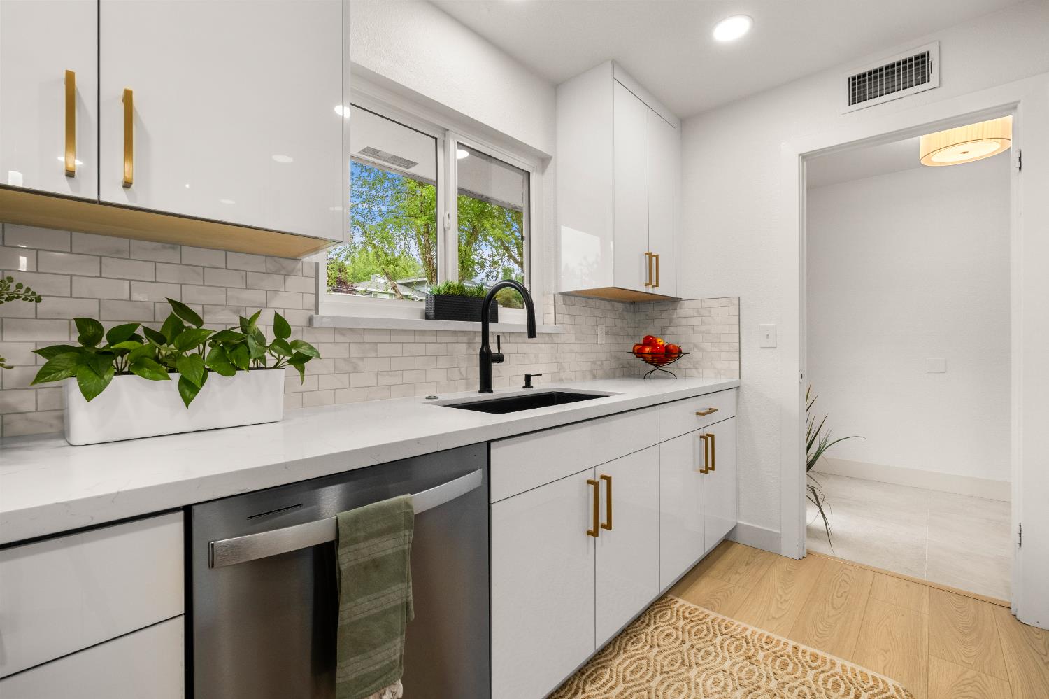 3517 Bajamont Way Carmichael, CA 95608 - Photo 3 of 69