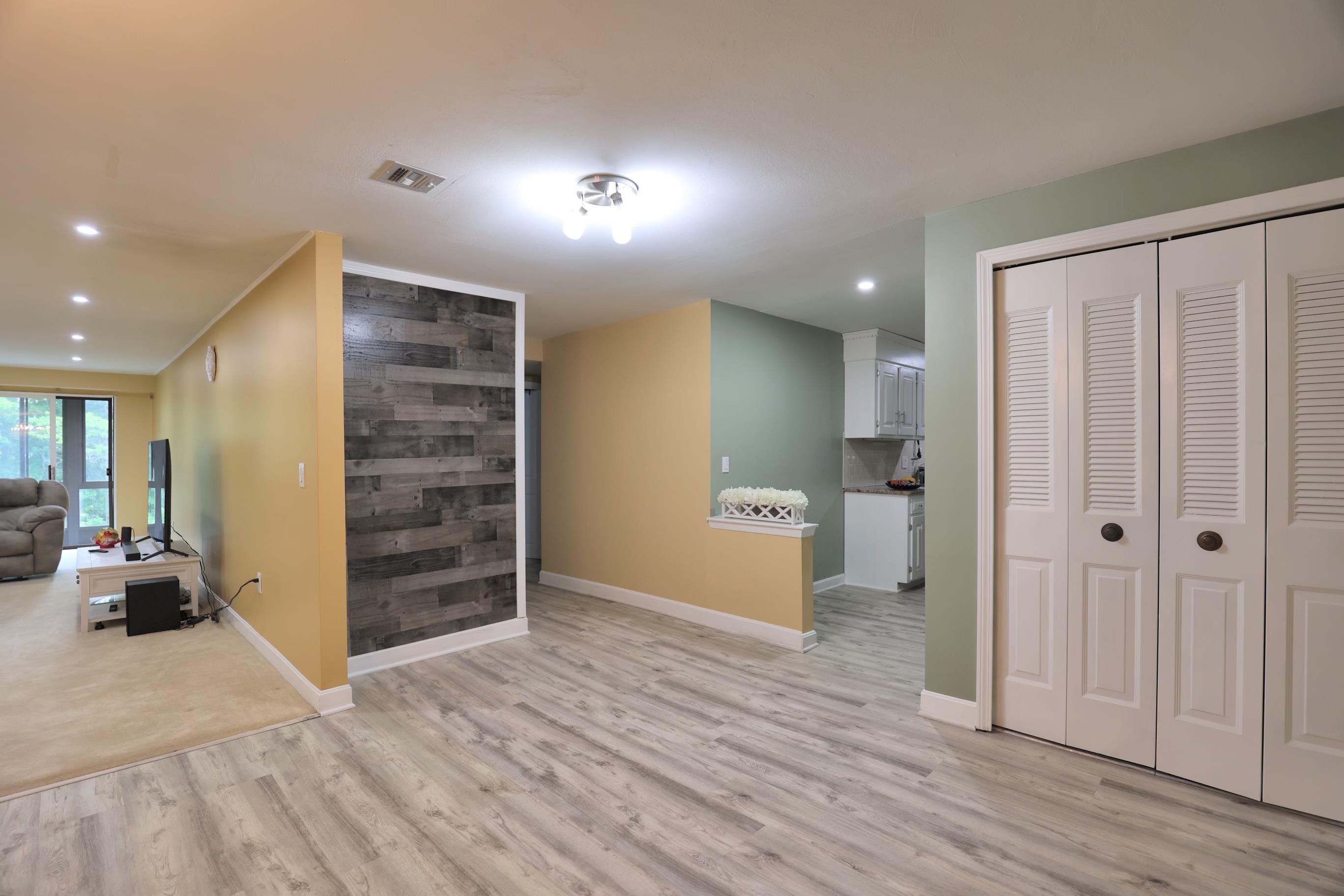 33 Spit Brook Road, Unit 23 Nashua, NH 03060 - Photo 17 of 23