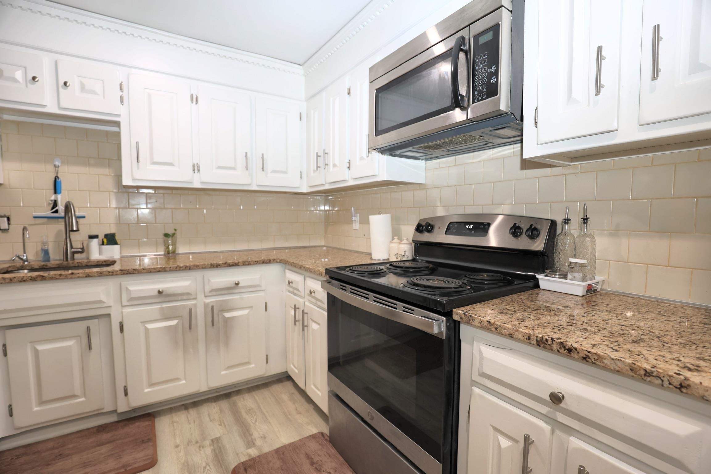 33 Spit Brook Road, Unit 23 Nashua, NH 03060 - Photo 18 of 23