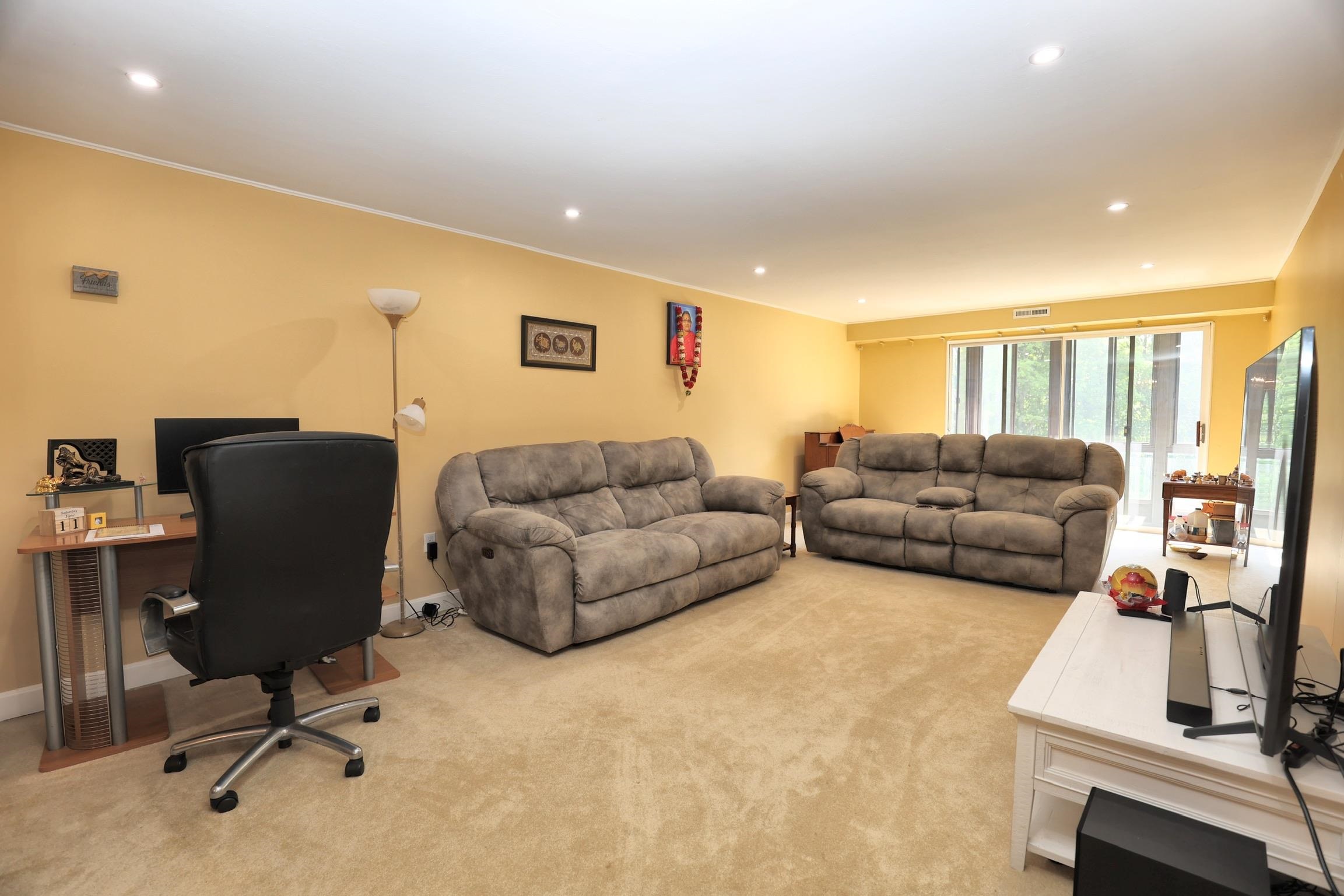 33 Spit Brook Road, Unit 23 Nashua, NH 03060 - Photo 20 of 23