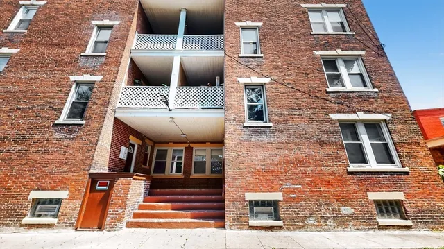 $2,850 | 10 Porter Street, Unit 1, Salem, MA 01970