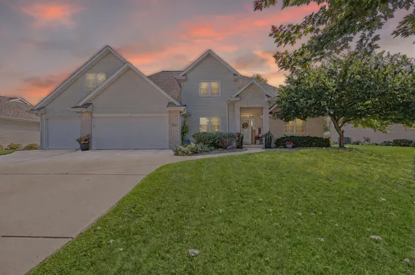 $609,900 | 654 West Rock River Circle, De Pere, WI 54115