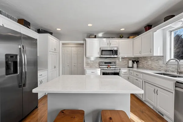 $609,900 | 654 West Rock River Circle, De Pere, WI 54115