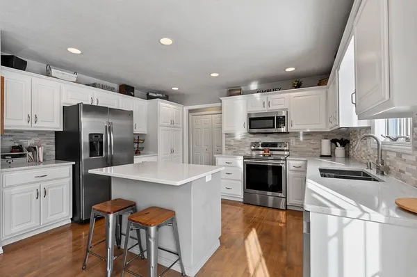 $609,900 | 654 West Rock River Circle, De Pere, WI 54115