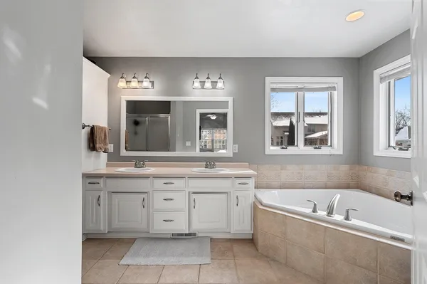 $609,900 | 654 West Rock River Circle, De Pere, WI 54115