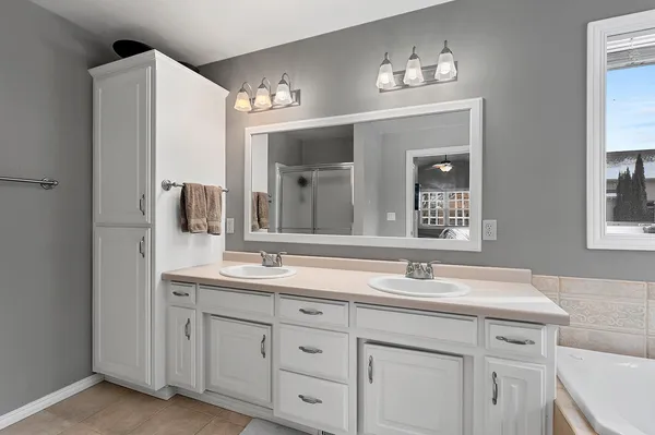 $609,900 | 654 West Rock River Circle, De Pere, WI 54115