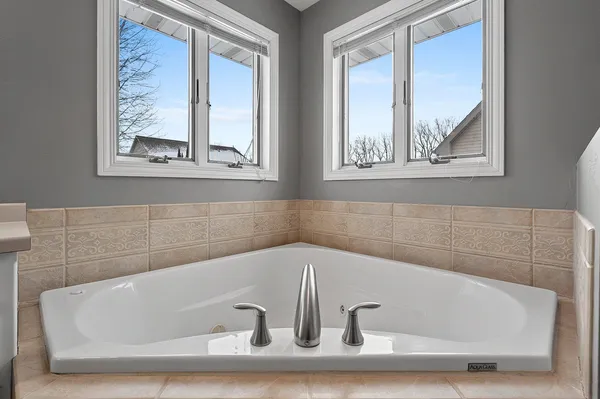 $609,900 | 654 West Rock River Circle, De Pere, WI 54115