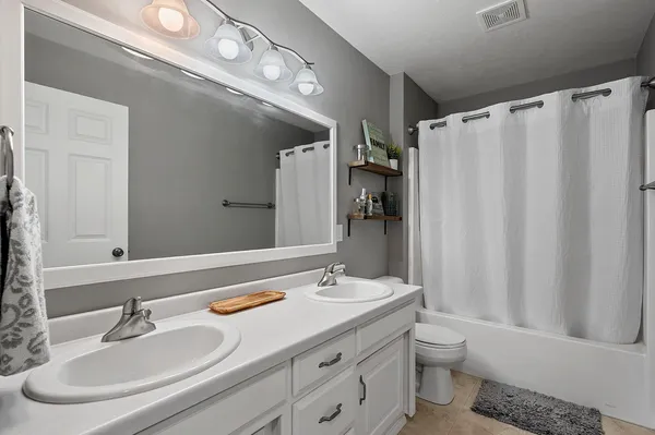 $609,900 | 654 West Rock River Circle, De Pere, WI 54115