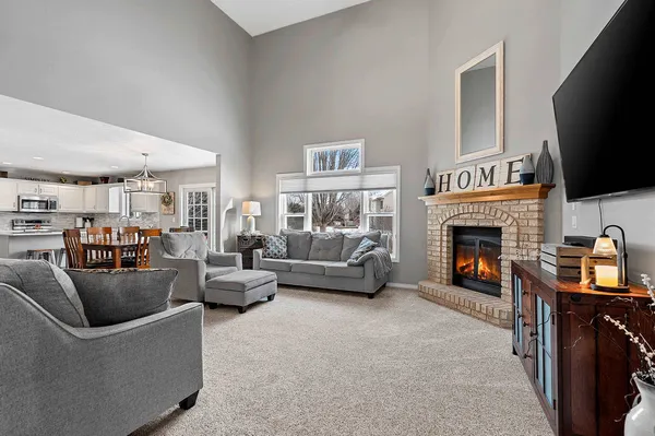 $609,900 | 654 West Rock River Circle, De Pere, WI 54115