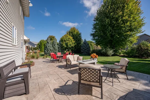 $609,900 | 654 West Rock River Circle, De Pere, WI 54115