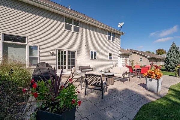 $609,900 | 654 West Rock River Circle, De Pere, WI 54115