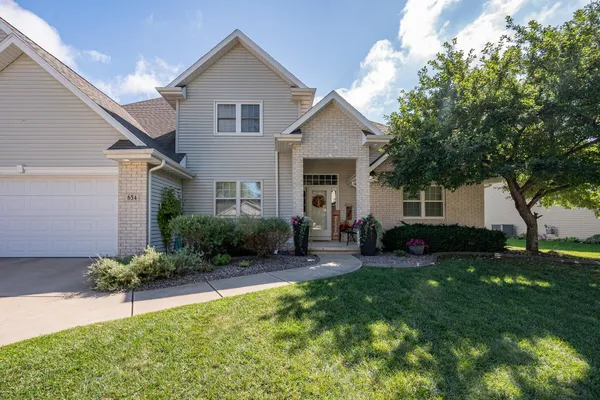 $609,900 | 654 West Rock River Circle, De Pere, WI 54115