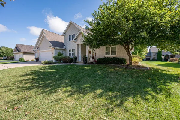 $609,900 | 654 West Rock River Circle, De Pere, WI 54115