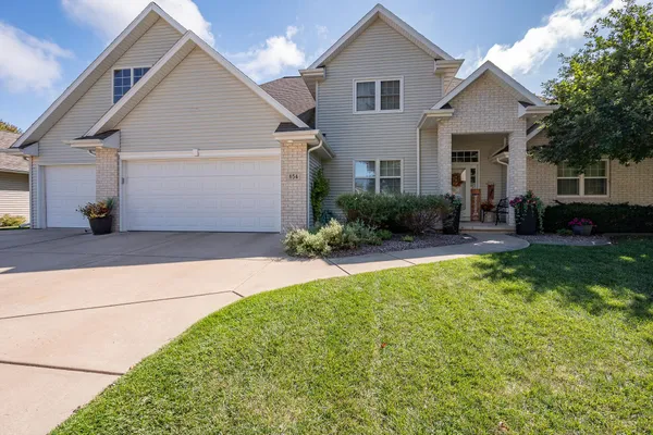 $609,900 | 654 West Rock River Circle, De Pere, WI 54115