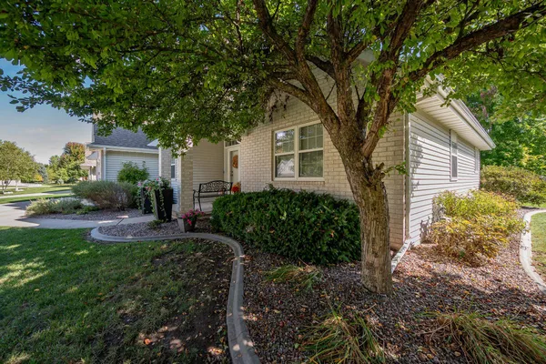 $609,900 | 654 West Rock River Circle, De Pere, WI 54115