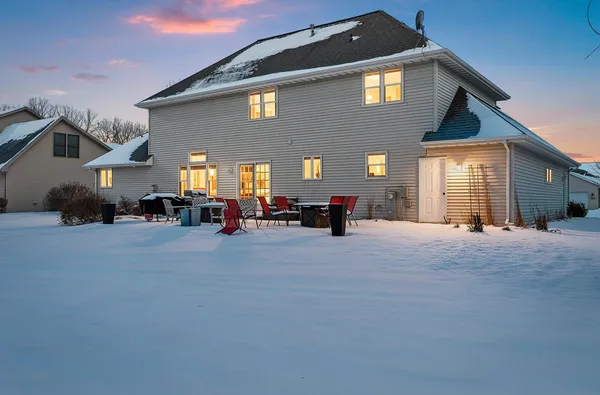 $609,900 | 654 West Rock River Circle, De Pere, WI 54115