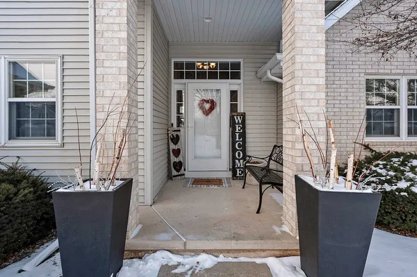 $609,900 | 654 West Rock River Circle, De Pere, WI 54115