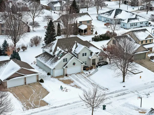 $609,900 | 654 West Rock River Circle, De Pere, WI 54115