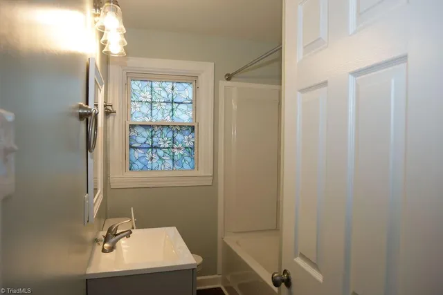 $1,595 | 2007 Walker Avenue, Greensboro, NC 27403