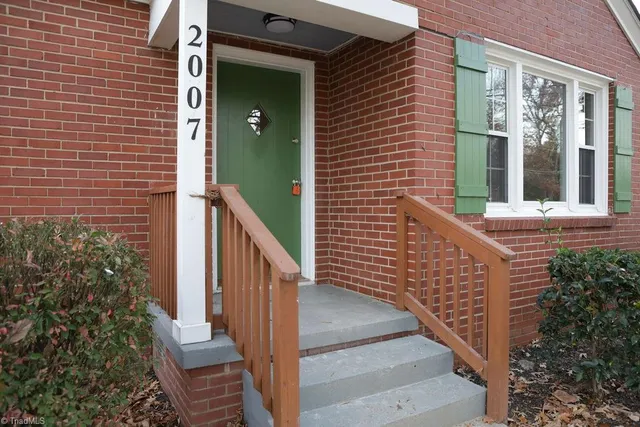 $1,595 | 2007 Walker Avenue, Greensboro, NC 27403