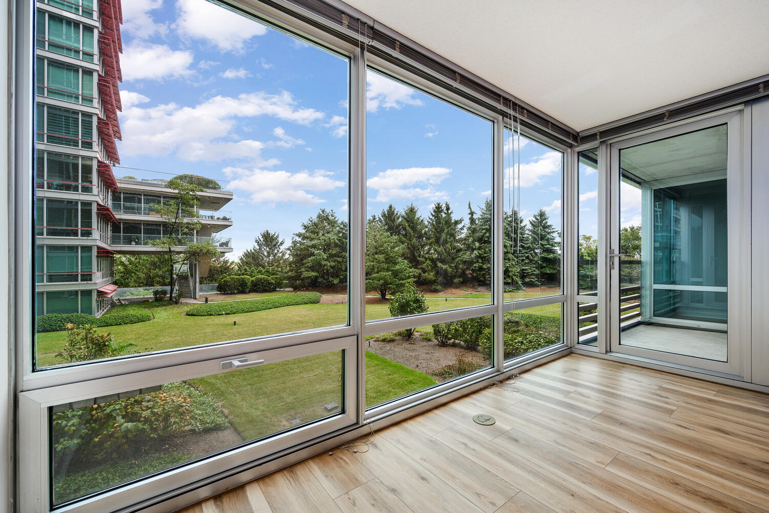 9655 Woods Drive, Unit 507 Skokie, IL 60077 - Photo 11 of 27 a view of outdoor space and city view