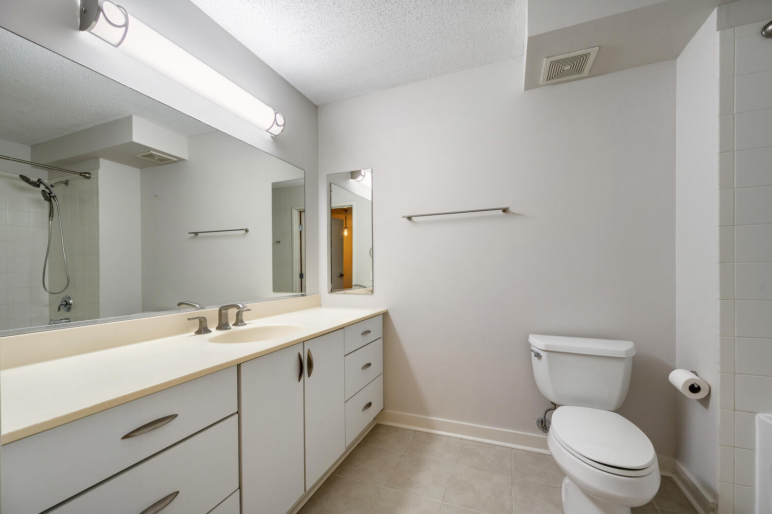 9655 Woods Drive, Unit 507 Skokie, IL 60077 - Photo 15 of 27 a bathroom with a toilet sink and mirror