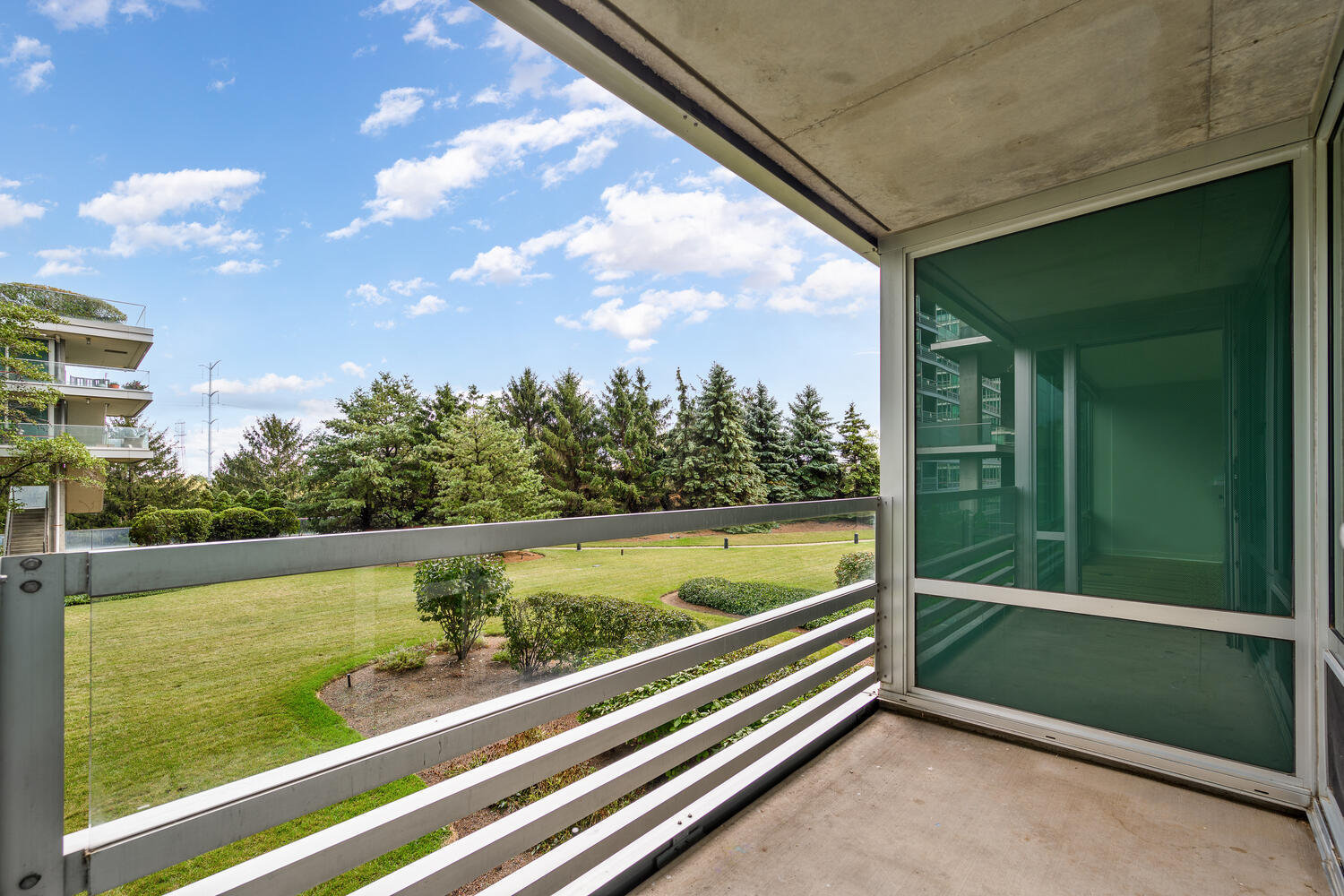 9655 Woods Drive, Unit 507 Skokie, IL 60077 - Photo 17 of 27 a view of outdoor space and swimming pool