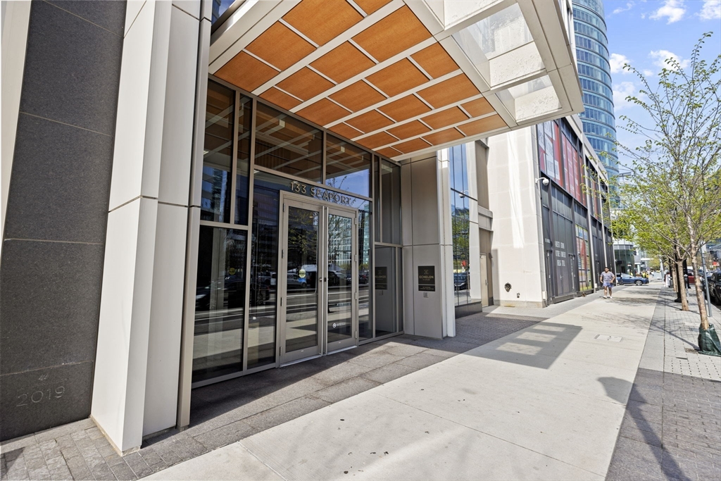 133 Seaport Boulevard, Unit 1603 Boston, MA 02210 - Photo 2 of 32 a view of a backyard