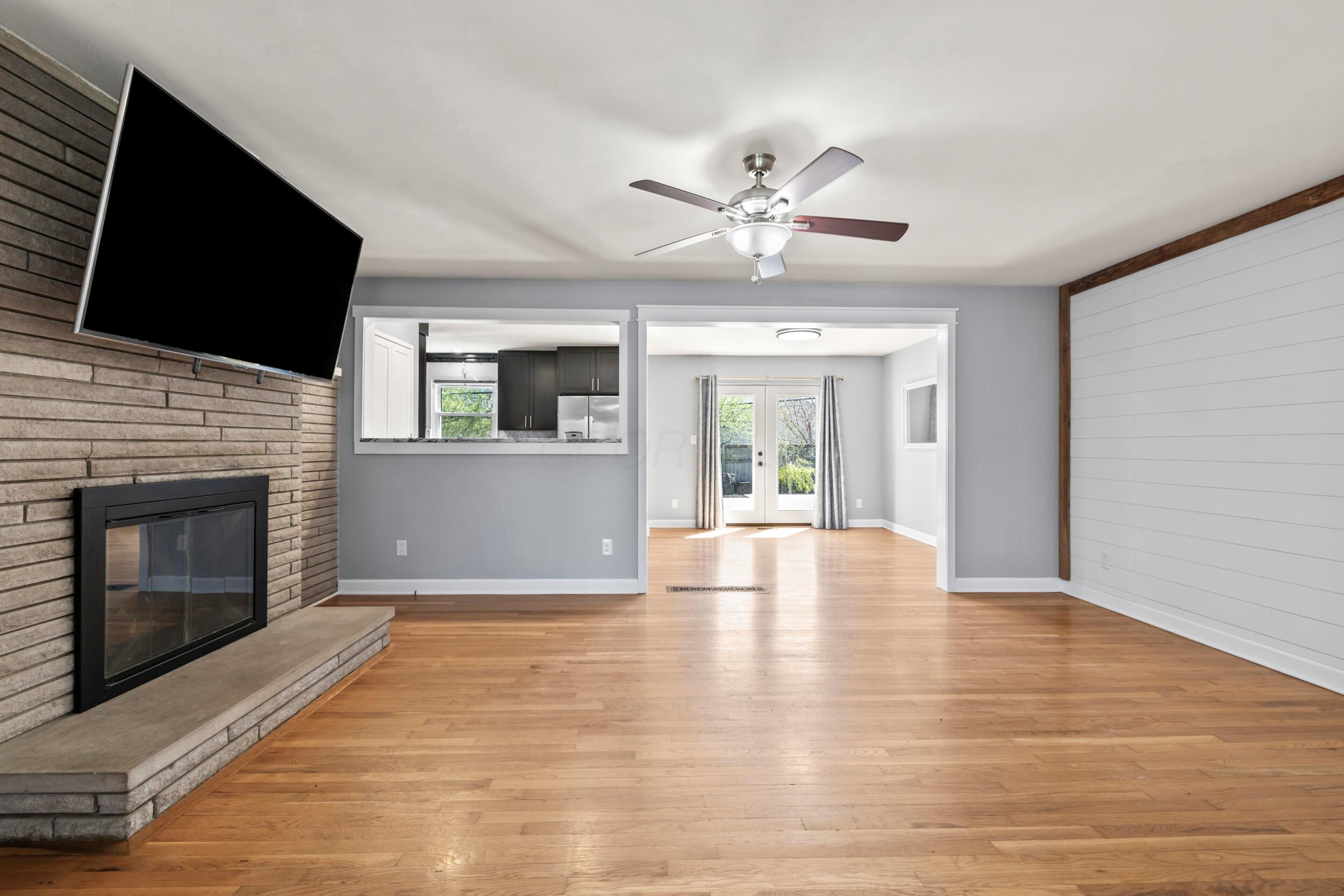 2209 Fishinger Road Columbus, OH 43221 - Photo 9 of 39 Large open great room concept