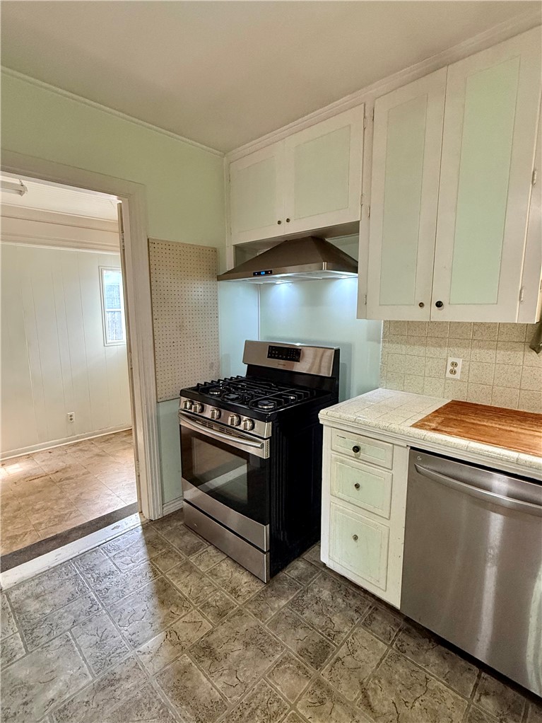4010 Lowman Street Corpus Christi, TX 78411 - Photo 29 of 33 KITCHEN TO UTILITY ROOM