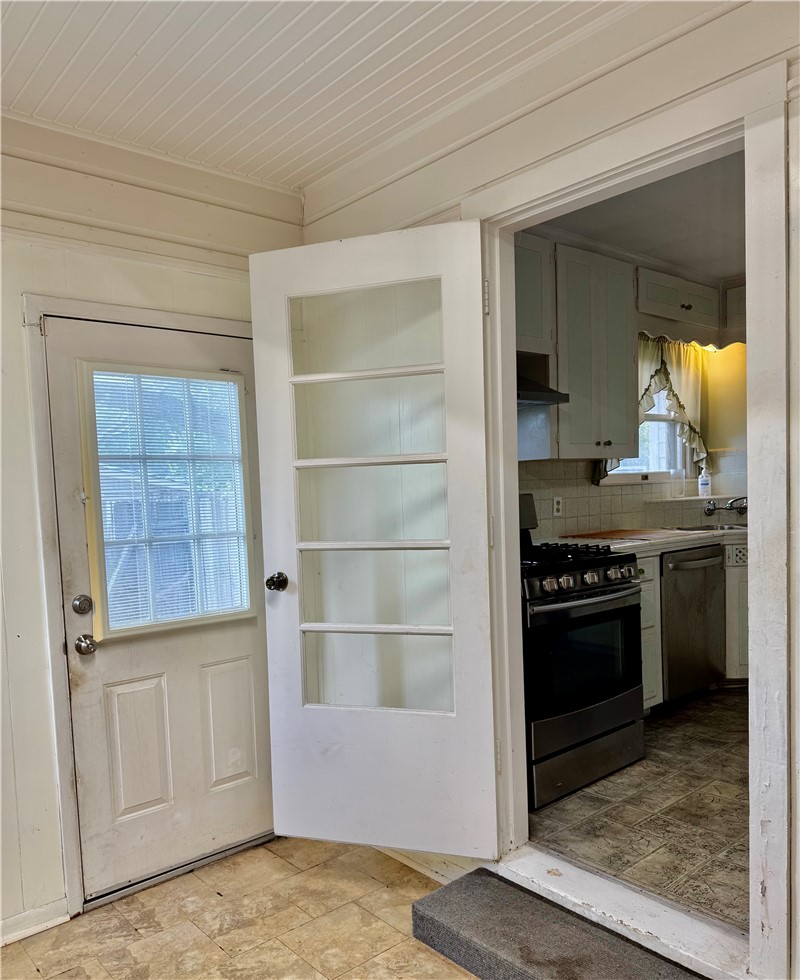4010 Lowman Street Corpus Christi, TX 78411 - Photo 31 of 33 UTILITY ROOM TO KITCHEN AND BACK DOOR TO HOME